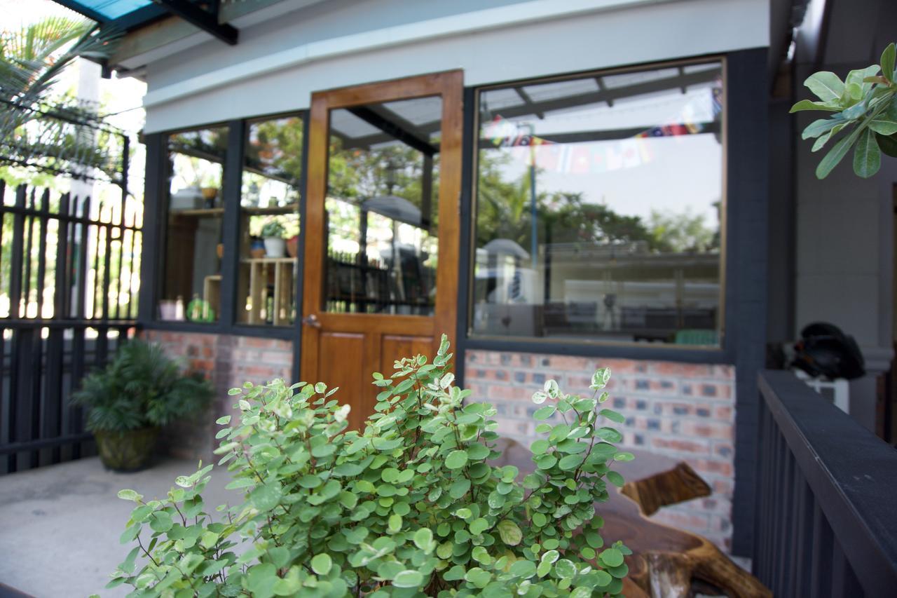 Celia Hostel Mandalay Exterior foto